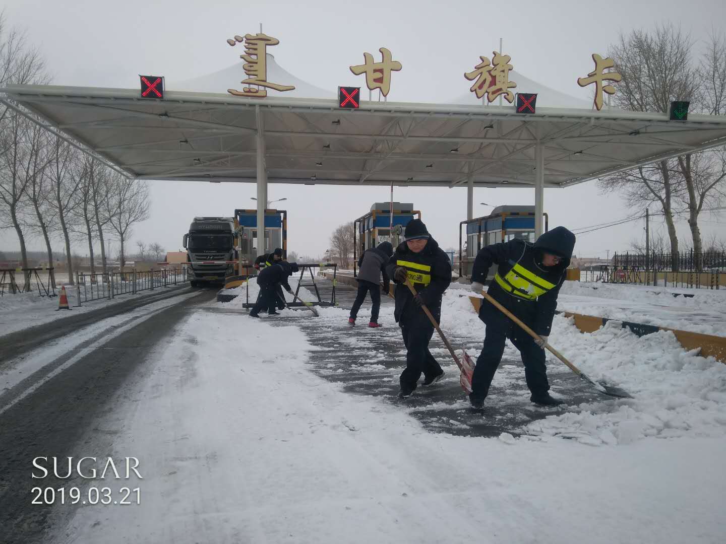 踏冰冒雪 守護(hù)平安